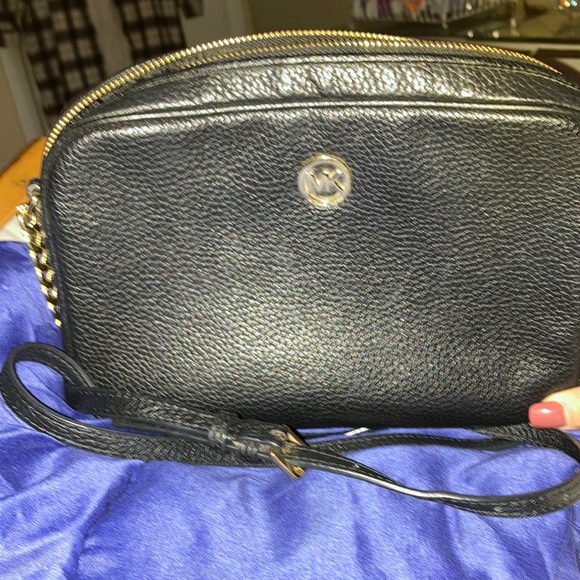 MICHAEL Michael Kors Handbags - Michael Kors Black Crossbody.